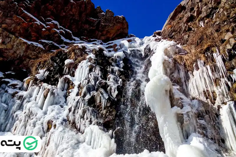 آبشار یخ‌ زده سردابه، شاهکار طبیعت در زمستان