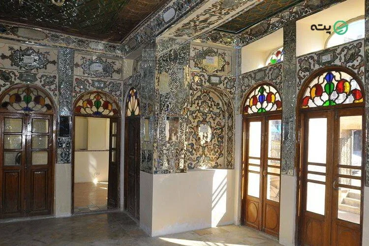 اتاق آیینه از جاهای دیدنی شهرکرد