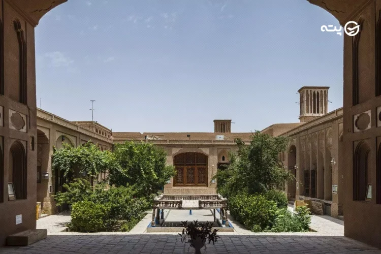 خانه لاریها کجاست