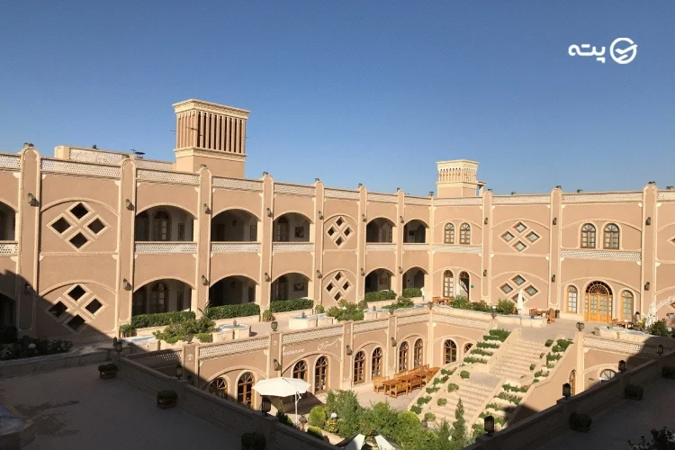 معرفی خانه لاریها