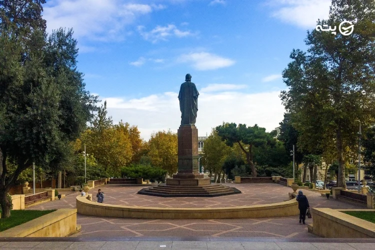 مجسمه یادبود نظامی گنجوی