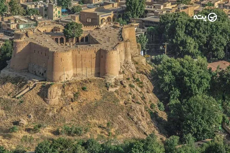 قلعه فلک الافلاک کجاست