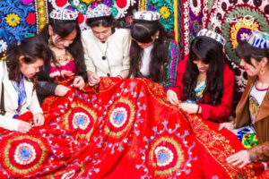 سوغات تاجیکستان چیست؟ یادگاری های رنگارنگ از فرهنگ  و تاریخ