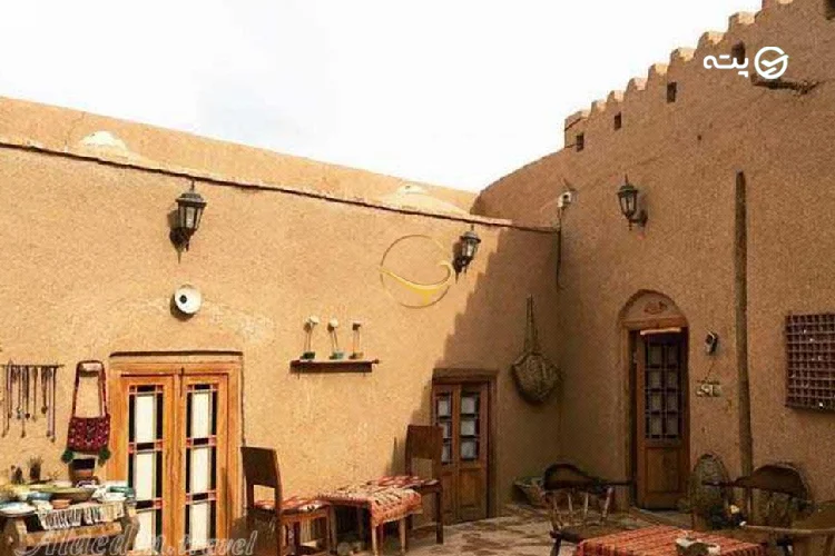 کافه خانه هنر از جاهای دیدنی یزد در پاییز