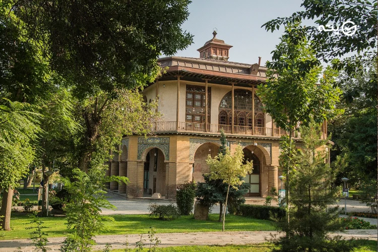 کاخ چهلستون (عمارت کلاهفرنگی)