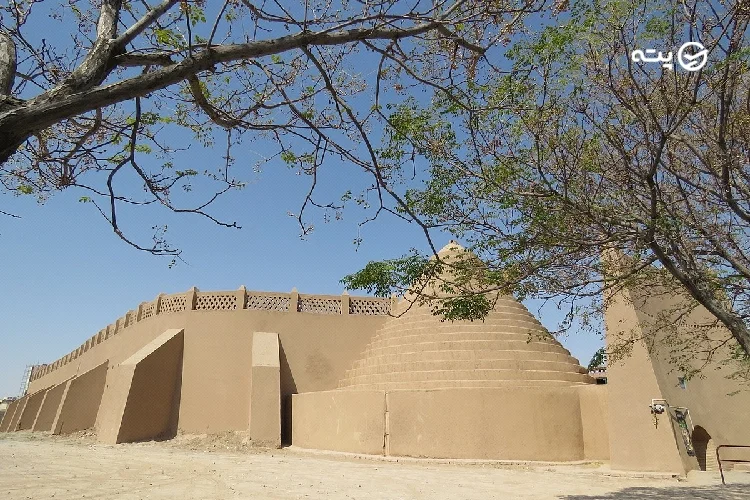 یخدان مویدی
