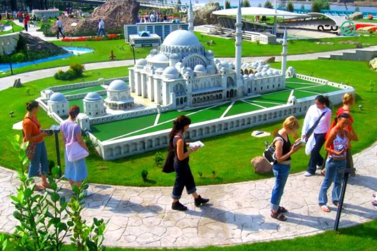 مینیاتورک از تفریحات استانبول برای بچه ها