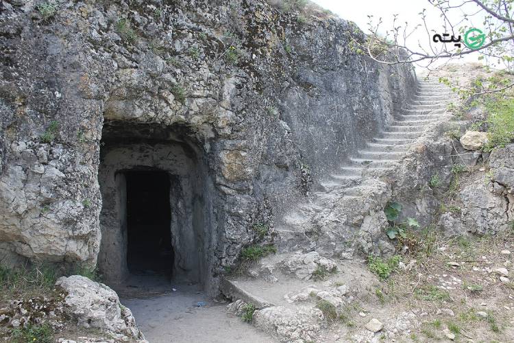 دخمه سنگی فرهاد