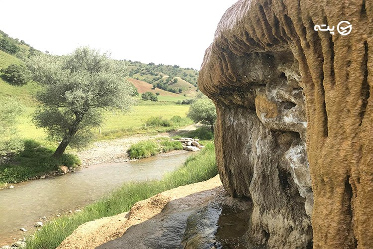 چشمه جوشان گراوان