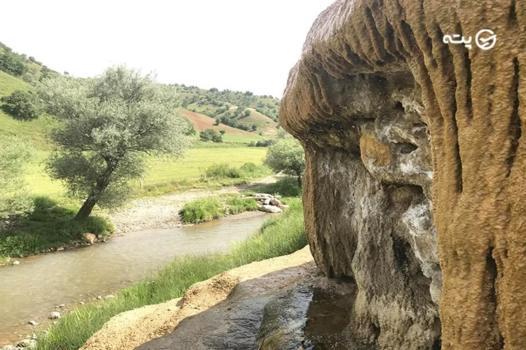 چشمه جوشان گراوان