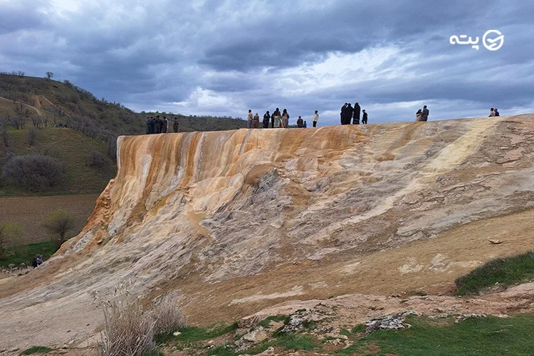 چشمه کانی گراوان
