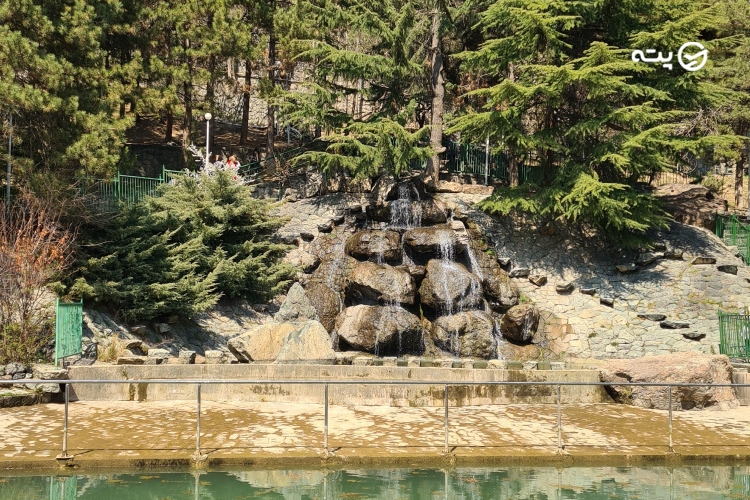 آلاچیقها، سکوها و فضاهای پیکنیک