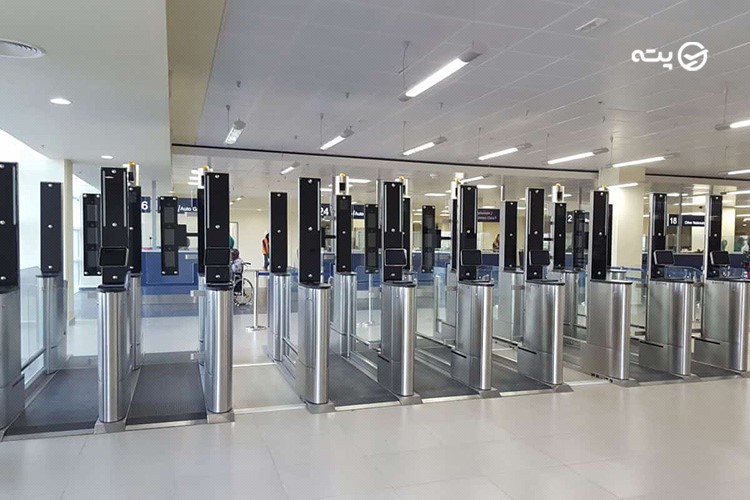 انتخاب فرودگاه‌های خلوت‌تر یا ساعات خلوت پرواز